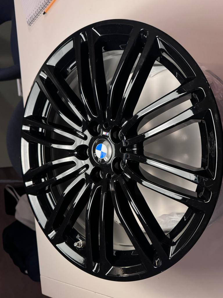 Breedset Bmw Style 664M (G20,G21, G22, G23, G30, G31), Velg(en), 235 mm, Gereviseerd, Zomerbanden