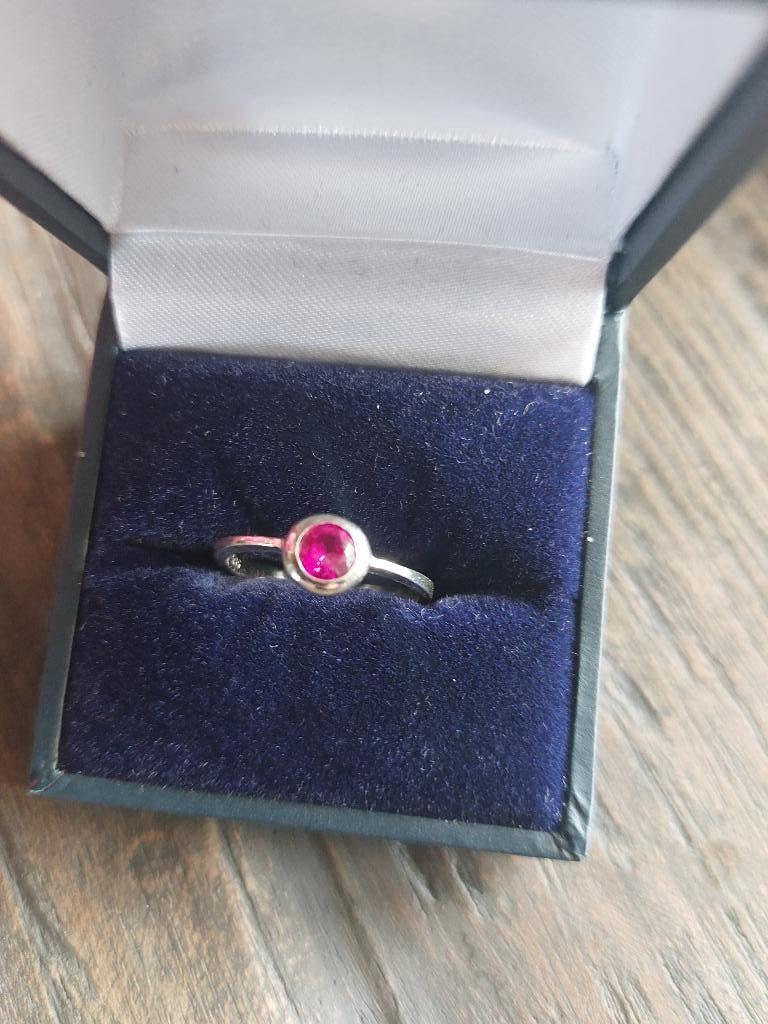 Wit gouden ring met roze saffier, Gebruikt, Wit, Ophalen of Verzenden, 17 tot 18