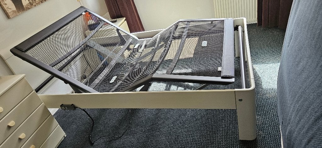 Auping auronde  210 X 120 met twee motoren, Huis en Inrichting, Slaapkamer | Bedden, Ophalen, Auronde, Twijfelaar, 120 cm