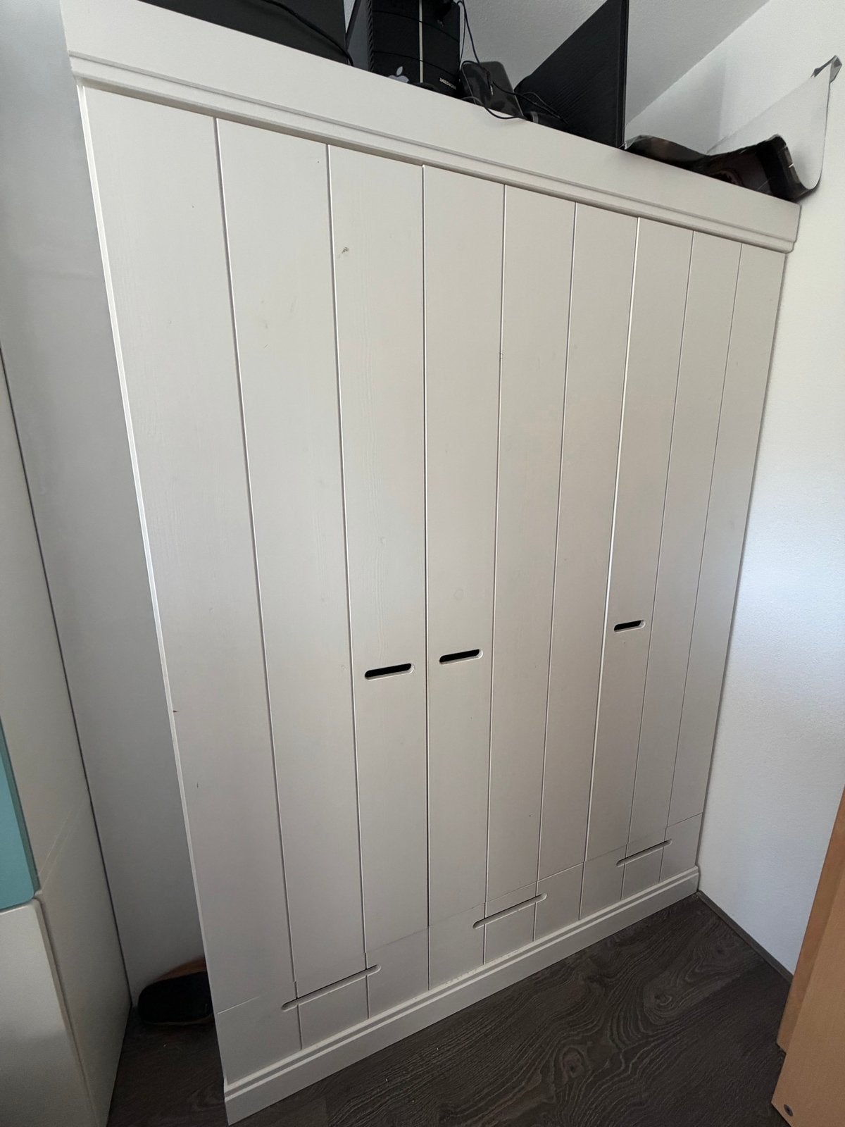 WOOOD Witte grenen kledingkast, Huis en Inrichting, 100 tot 150 cm, 200 cm of meer, Ophalen of Verzenden, Zo goed als nieuw