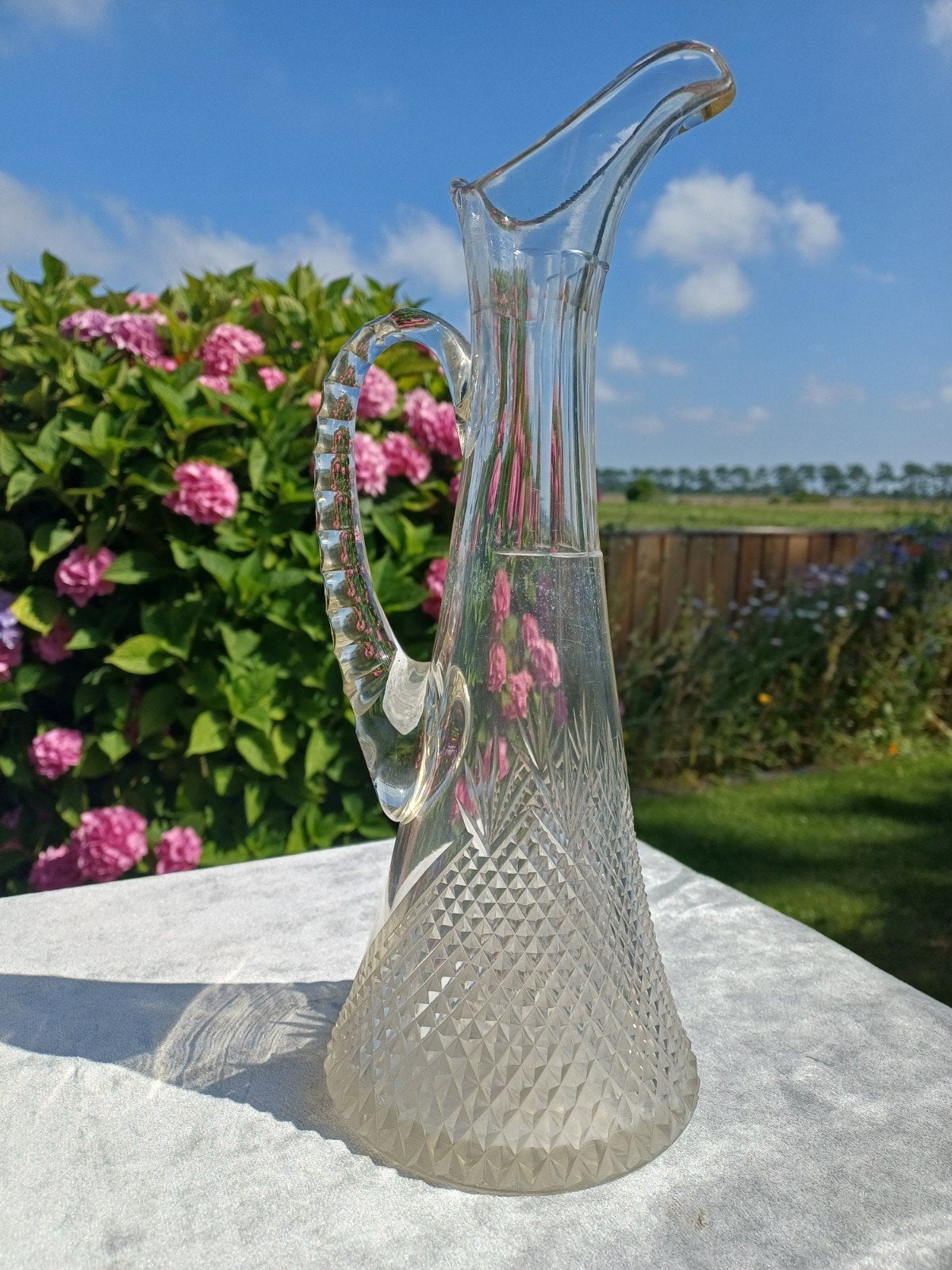 Sierlijke Geslepen Karaf   hoogte 28.5 cm voor € 20, Antiek en Kunst, Antiek | Glas en Kristal, Ophalen