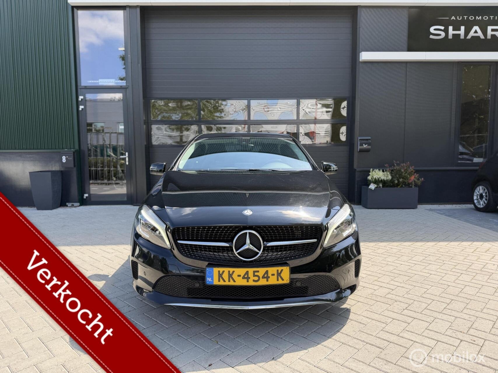 Mercedes A-klasse 160 Ambition CarPlay|PDC|Automaat|NL Auto!, Gebruikt, 4 cilinders, Zwart, Bedrijf