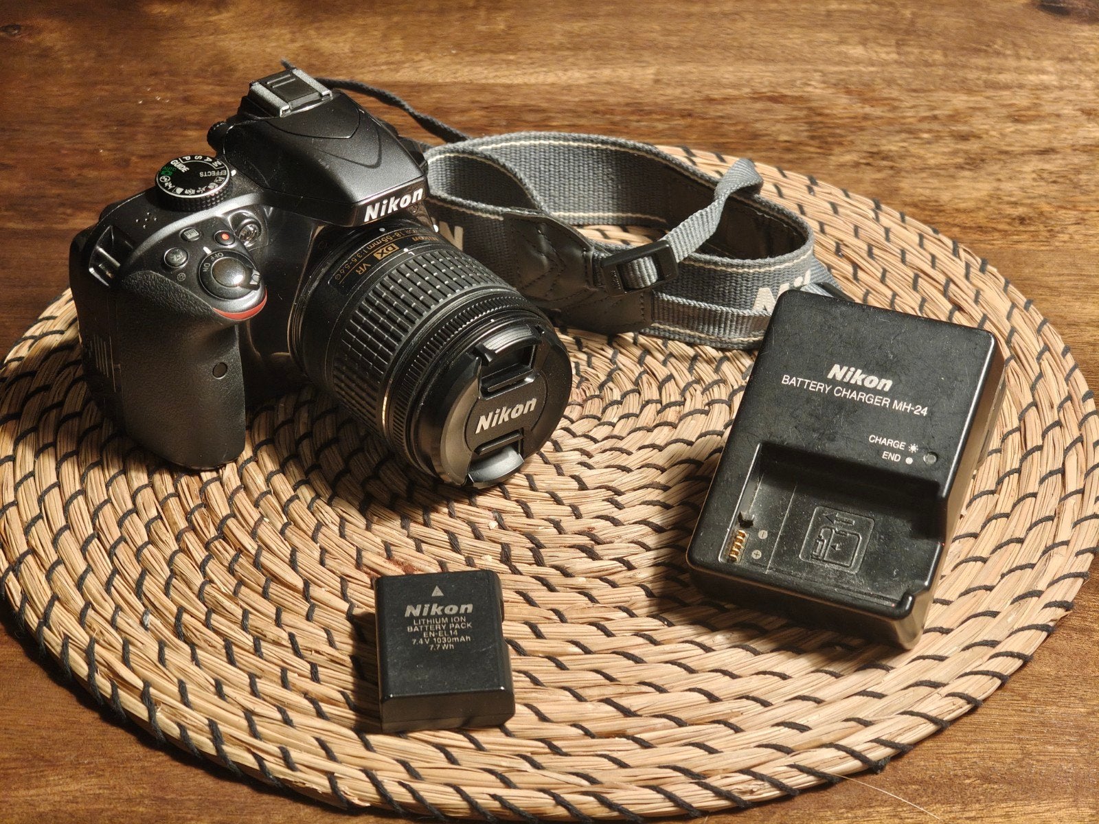 Nikon D3300 DSLR met oplader en extra accu, Spiegelreflex, Accu, Ophalen of Verzenden, Nikon