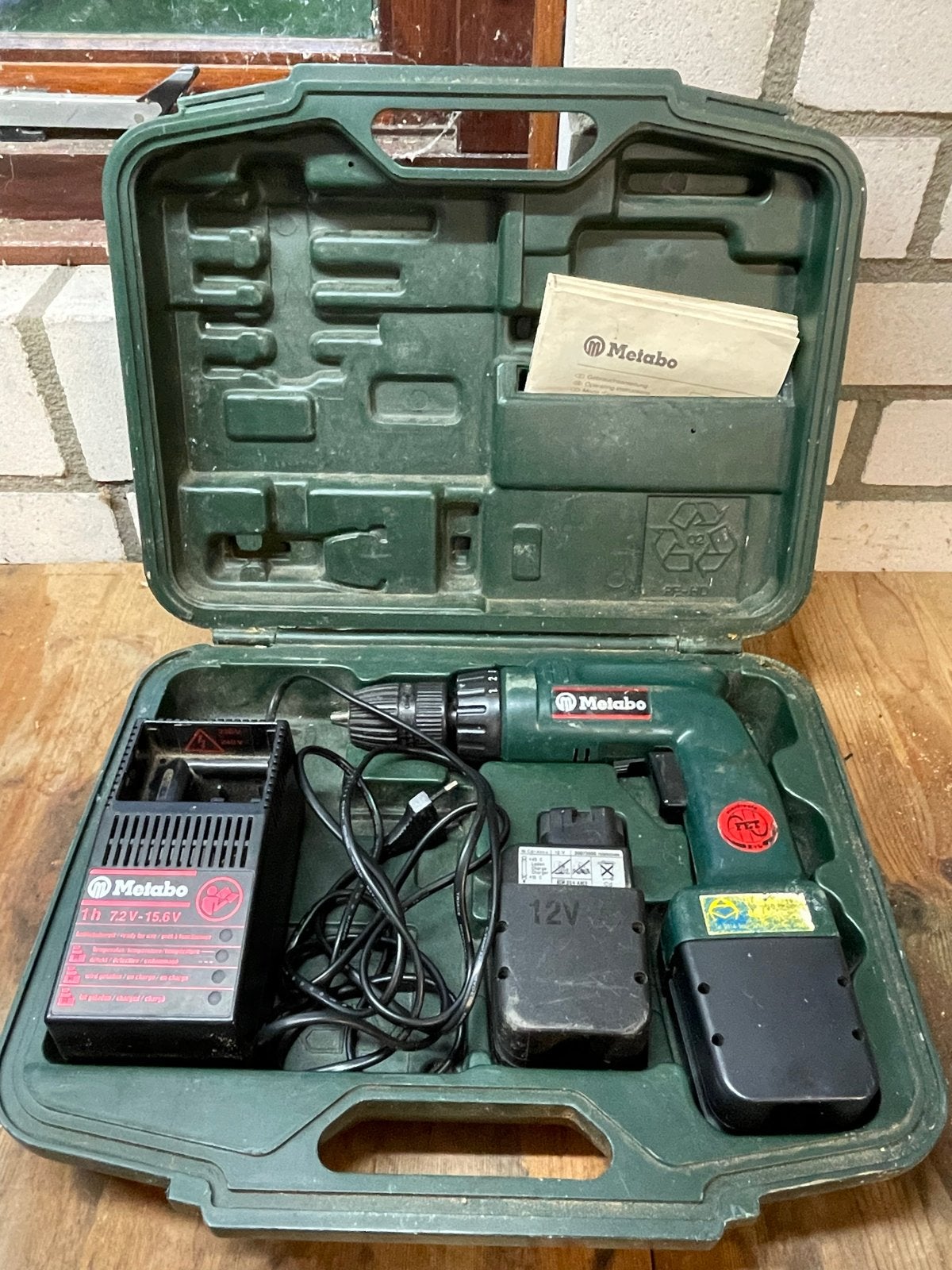 Metabo Accuboormachine met lader en 2 accu's in koffer, Gebruikt, Variabele snelheid, Ophalen of Verzenden, Boor- en Schroefmachine