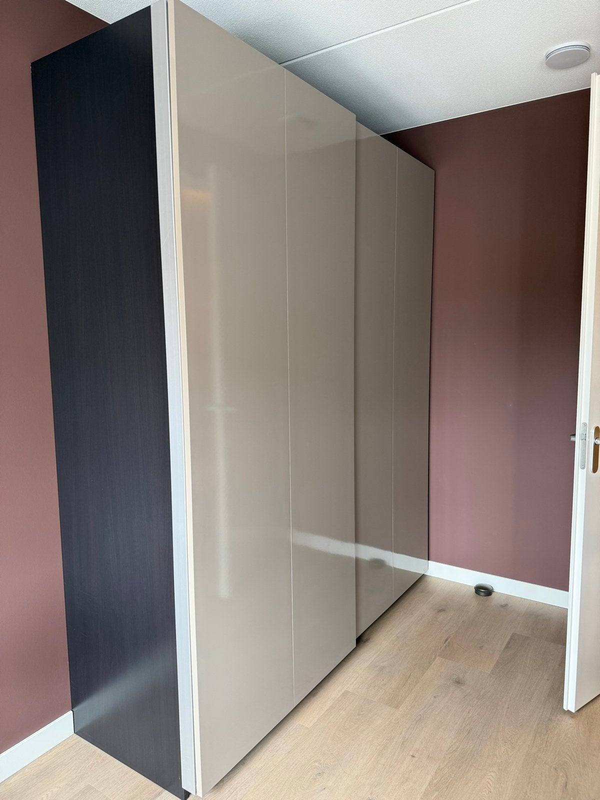IKEA HASVIK Schuifdeurpaar hoogglans donkerbeige 200x236cm, Huis en Inrichting, Kasten | Kledingkasten, Ophalen, Gebruikt, 200 cm of meer