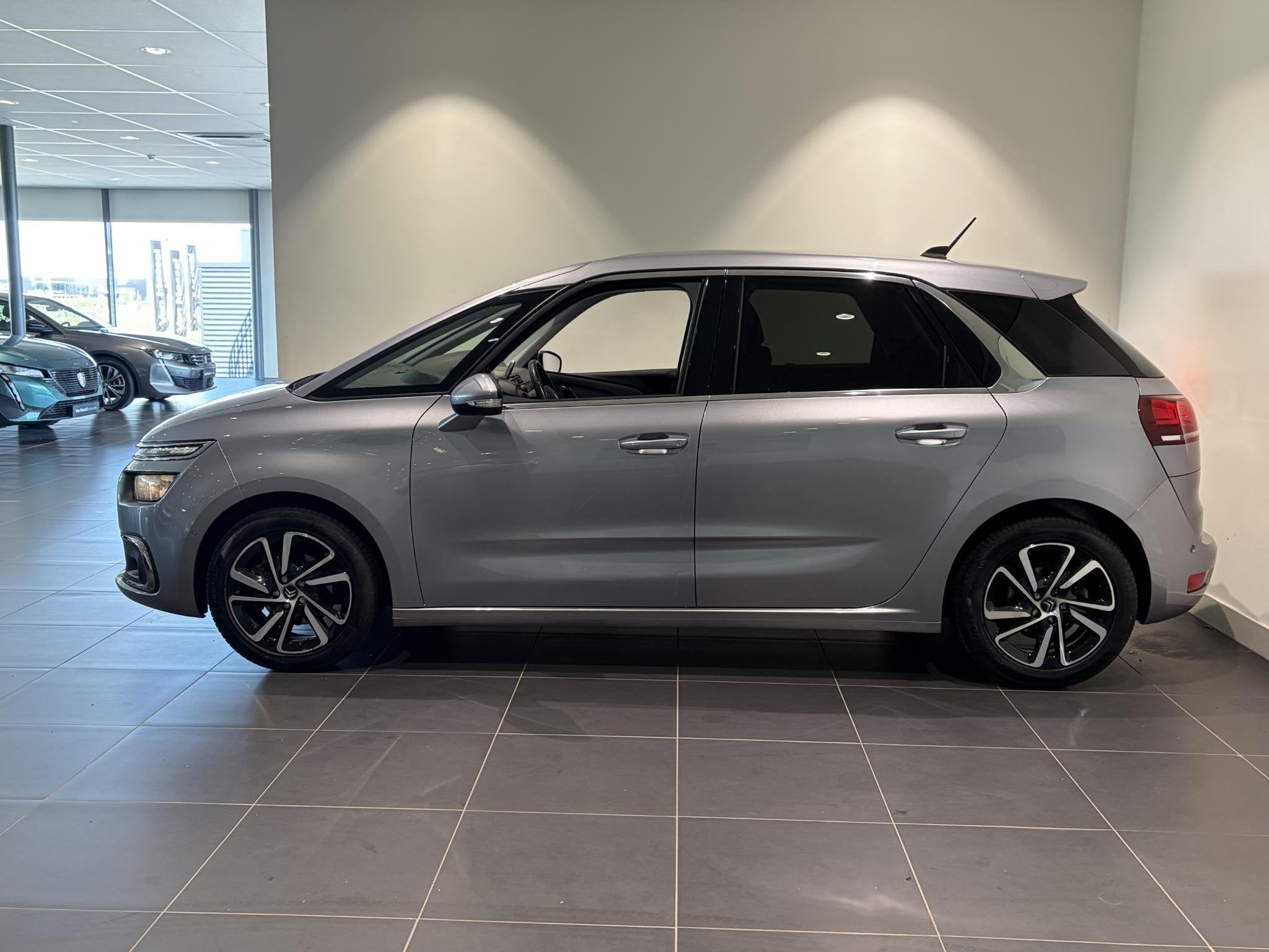 Citroen C4 SpaceTourer Feel | Trekhaak | Camera | Climate co, Auto's, Citroën, 12 maanden, Stof, Gebruikt, 1199 cc