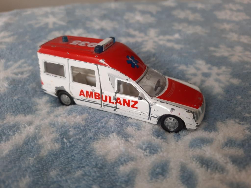 Siku 1931 Mercedes-Benz Binz-ambulance, Hobby en Vrije tijd, Modelauto's | 1:87, Gebruikt, Auto, SIKU, Ophalen of Verzenden