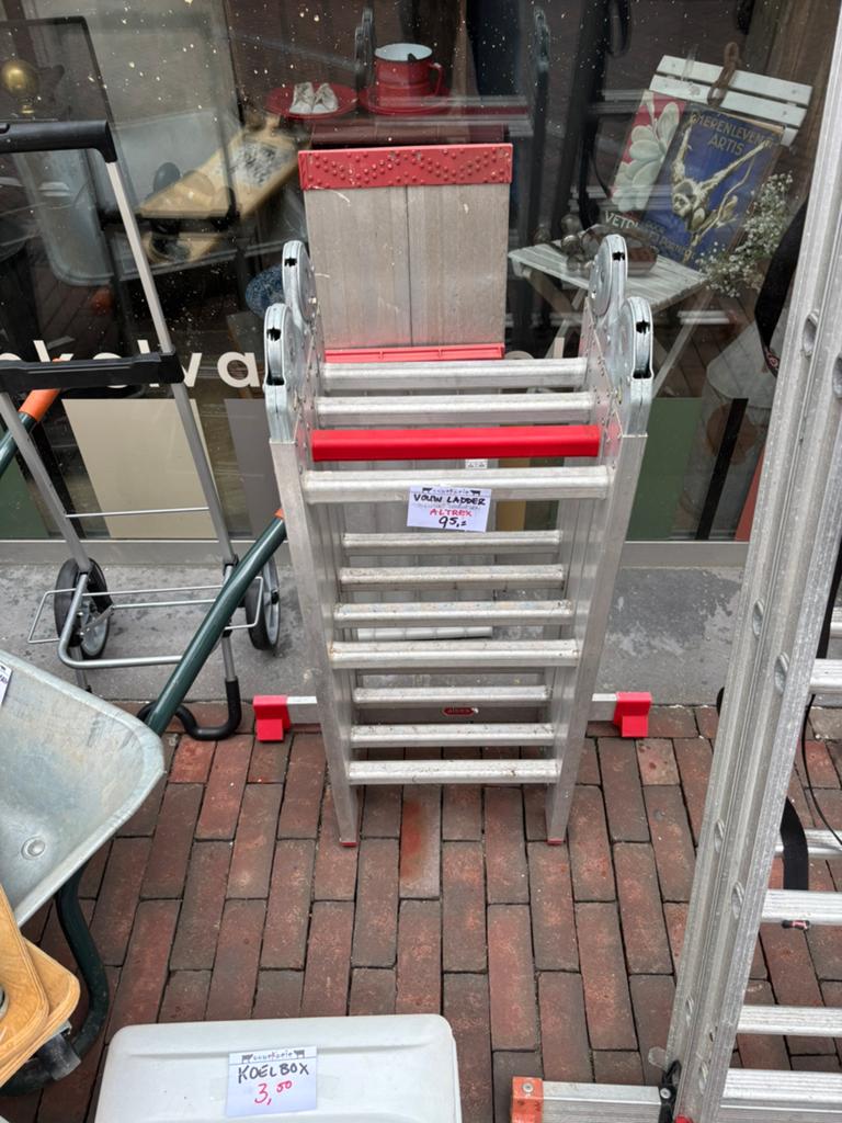 ALTREX vouwladder LADDER, Ophalen, Zo goed als nieuw, 2 tot 4 meter