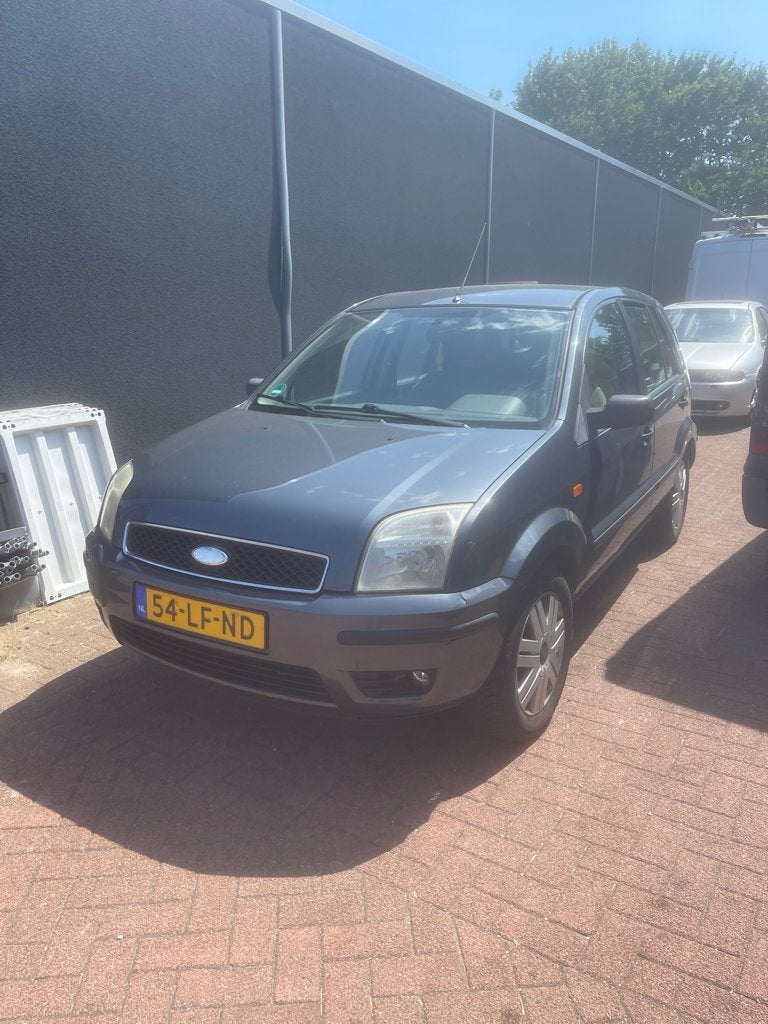 Ford Fusion 1.6 16V 2002 Grijs, Voorwielaandrijving, 1596 cc, 15 km/l, 100 pk