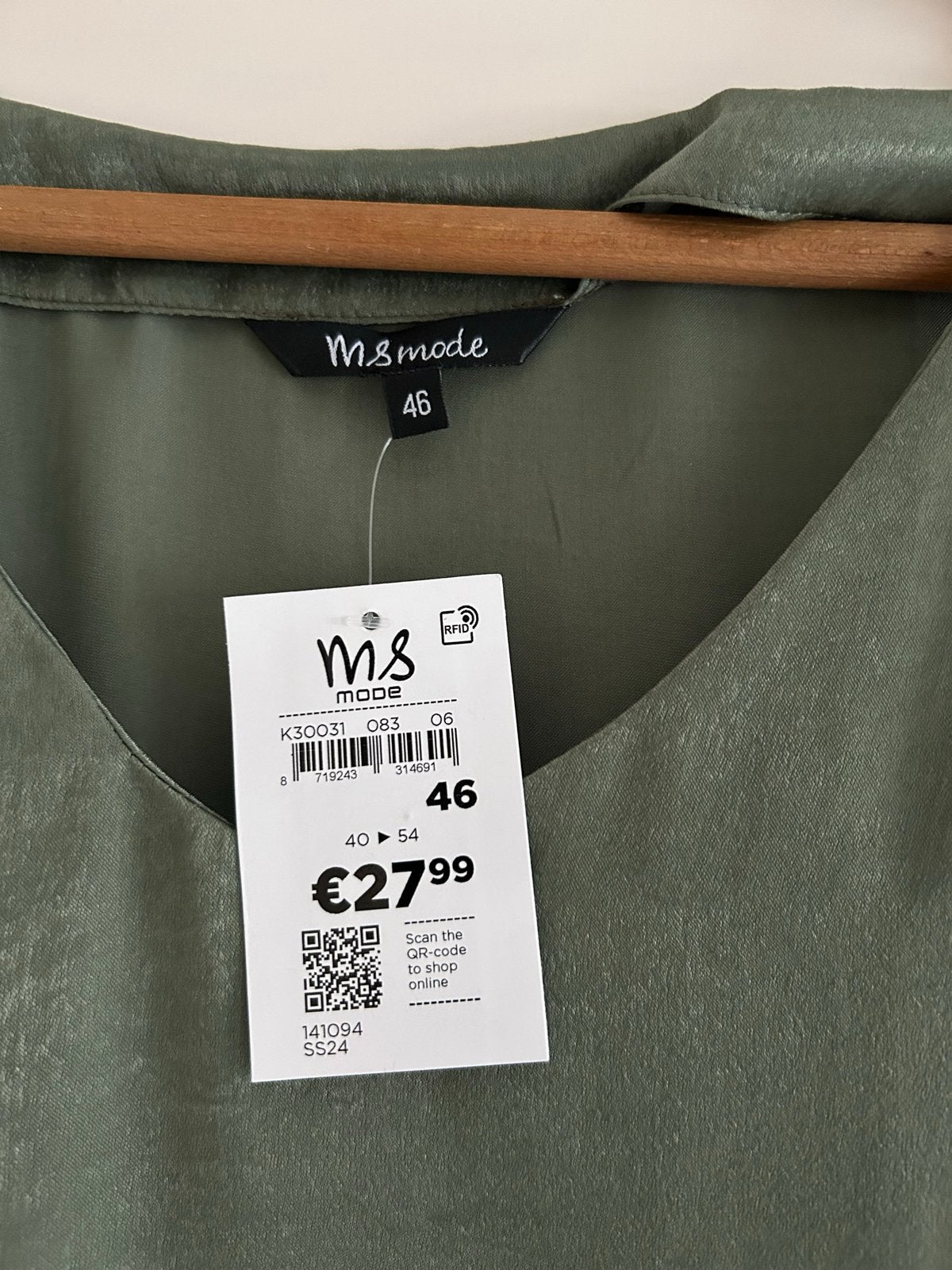 MS Mode Groene Satijnen Top Maat 46 Nieuw, Verzenden, Maat 46/48 (XL) of groter, Nieuw, Zonder mouw