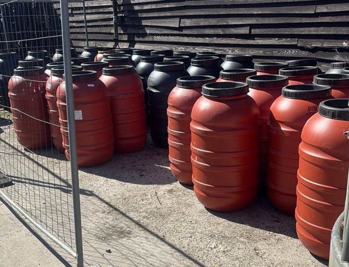 Voorraad regenton regentonnen barrels vaten 220 liter va €10, Tuin en Terras, Regentonnen, 150 liter of meer, Ophalen, Gebruikt