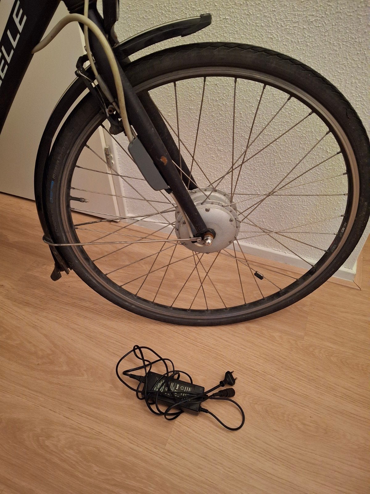 display met voorwielmotor lader van gazelle, Fietsen en Brommers, Ophalen of Verzenden, Waterdicht, Gebruikt