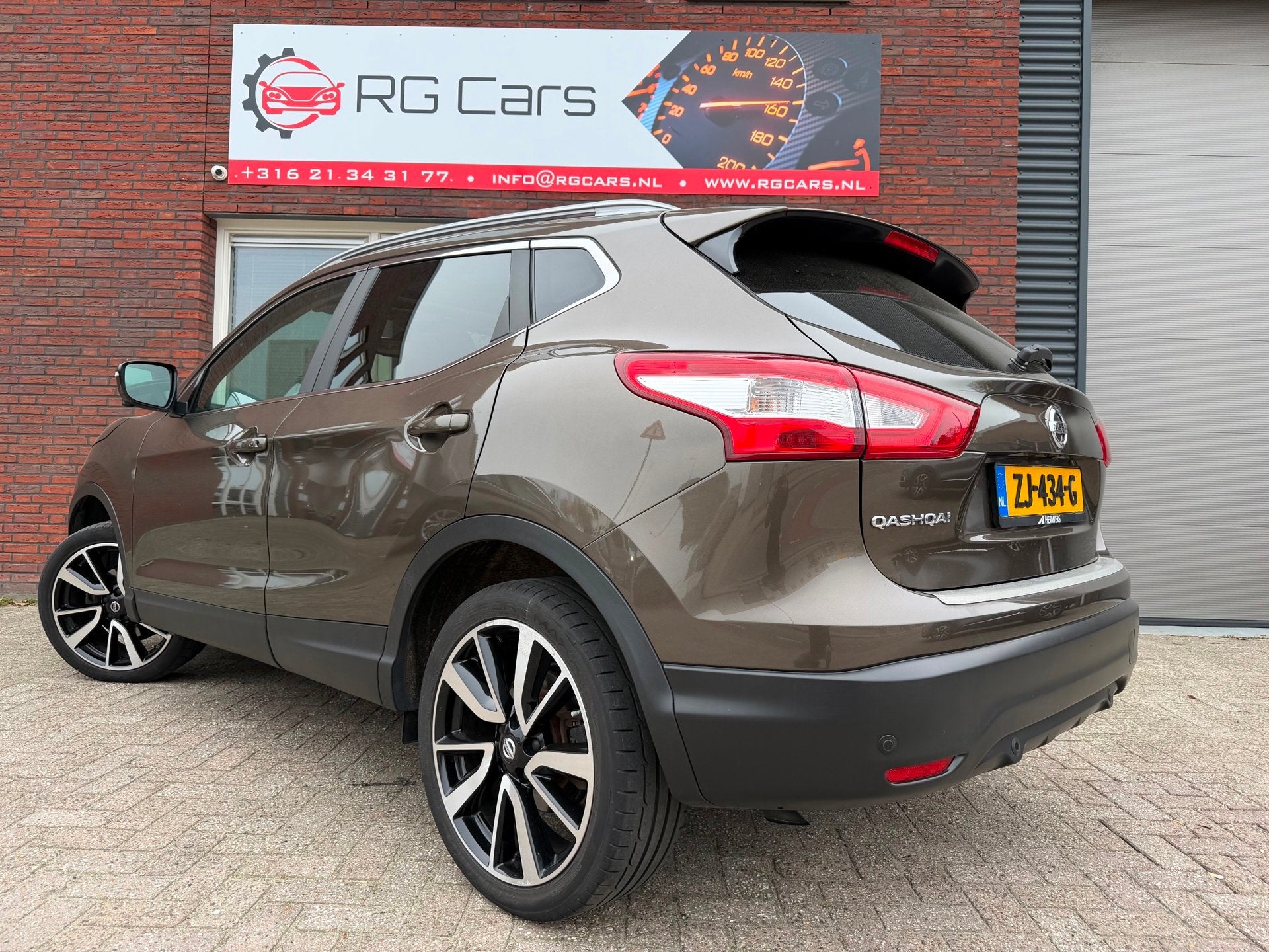 Nissan Qashqai 1.2 Tekna / Navi / Pano / Leder / Camera / PD, Euro 5, Gebruikt, 4 cilinders, 116 pk