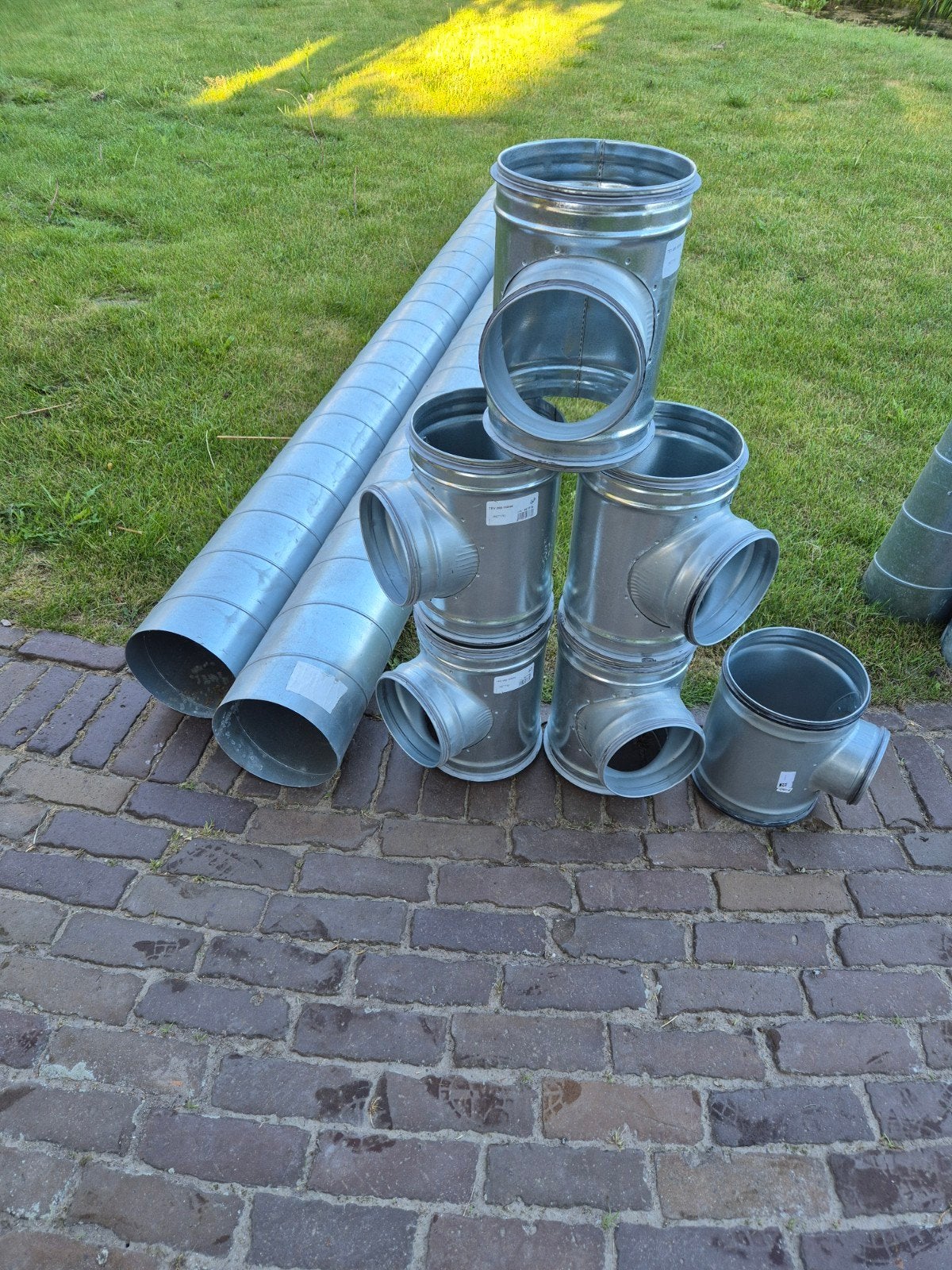 200 mm spiro buis 5,7m plus T stukken, Ophalen, Pvc, Overige typen, Minder dan 2 meter