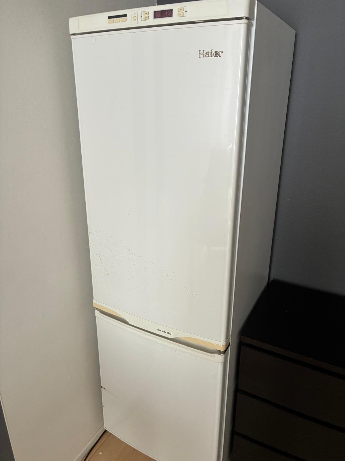 Gratis Koel-vriescombinatie (Haier) - Werkt nog?, Ophalen, 200 liter of meer, Met aparte vriezer, 160 cm of meer