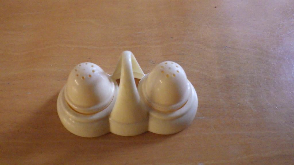 retro peper- en zoutstelletje van kunststof, Verzamelen, Retro, Ophalen of Verzenden, Overige typen