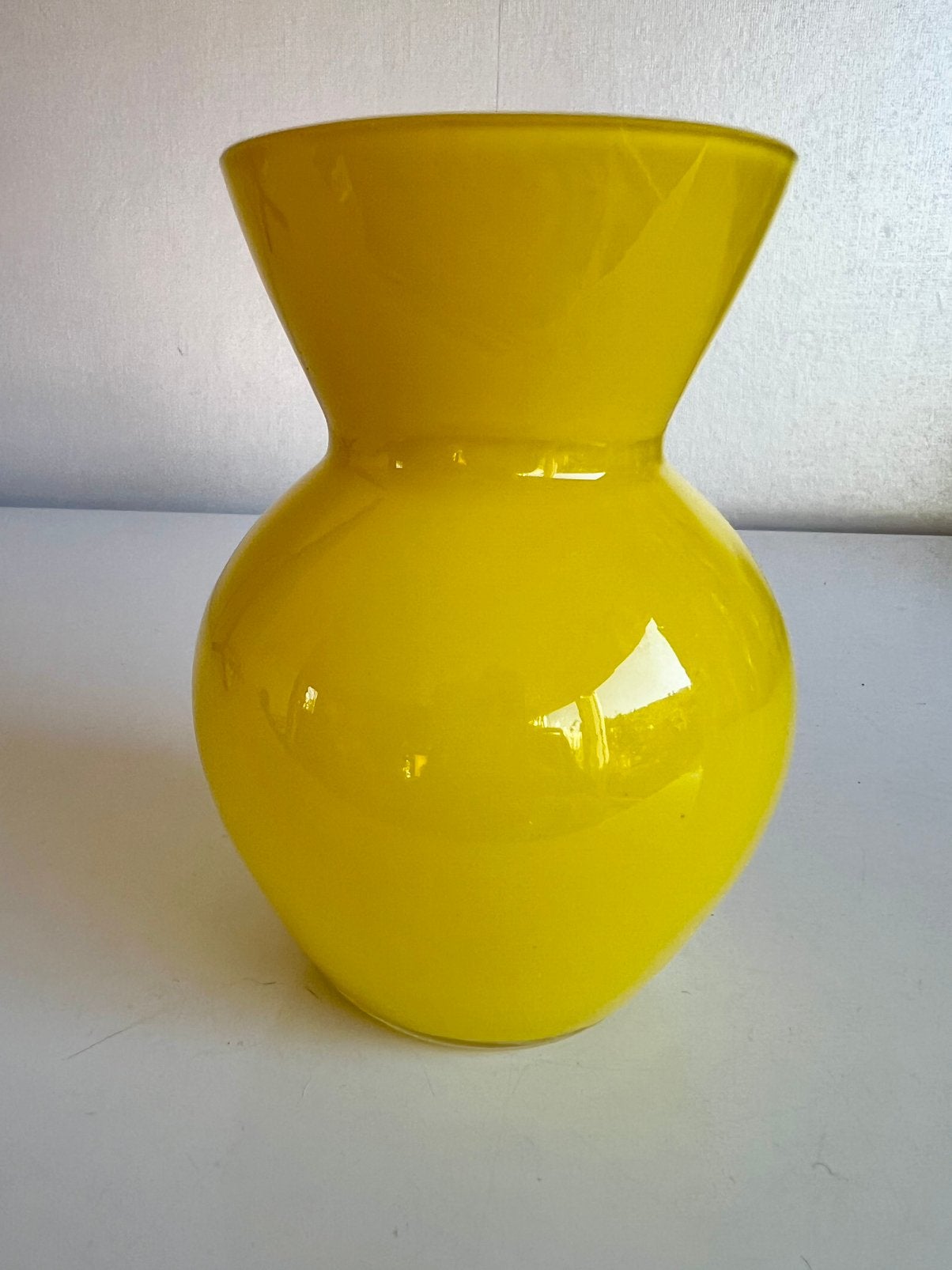 Vintage Glazen Vaas Felgeel Melkglas jaren 70, Ophalen of Verzenden, Zo goed als nieuw, Glas