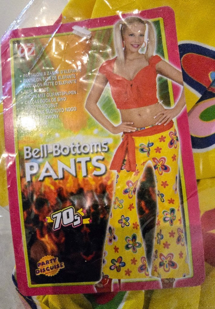 Nieuw Flower Power jaren 70 broek geel mt M, Ophalen of Verzenden, Nieuw, Maat 38/40 (M), Carnaval
