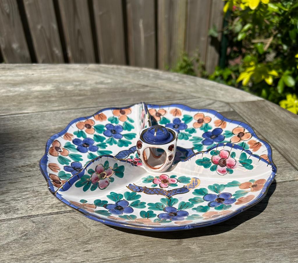 Handbeschilderde kleurrijke schaal Delft, Ophalen of Verzenden