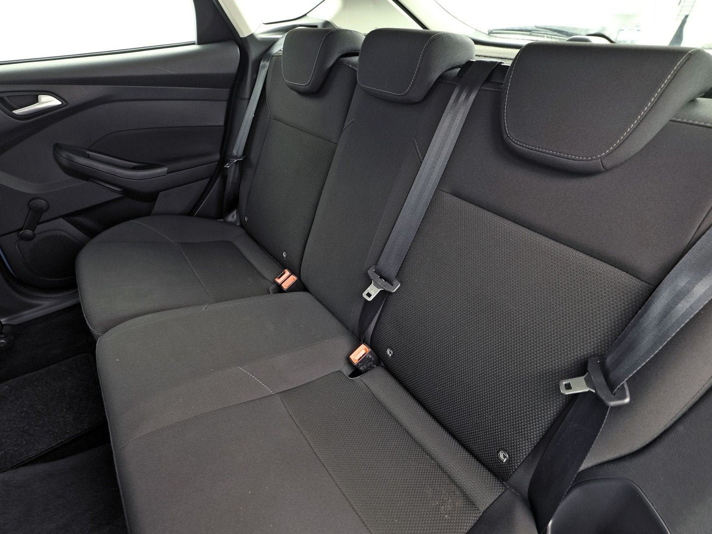 Foto 15 van Ford Focus 1.0 Sport (NAVIGATIE, LM VELGEN, PARKEERSENSOREN,