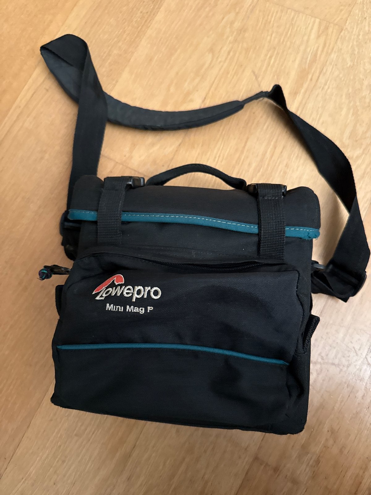 Lowepro Mini Mag P cameratas met extra's, Gevoerd, Ophalen of Verzenden, Zwart, Schoudertas