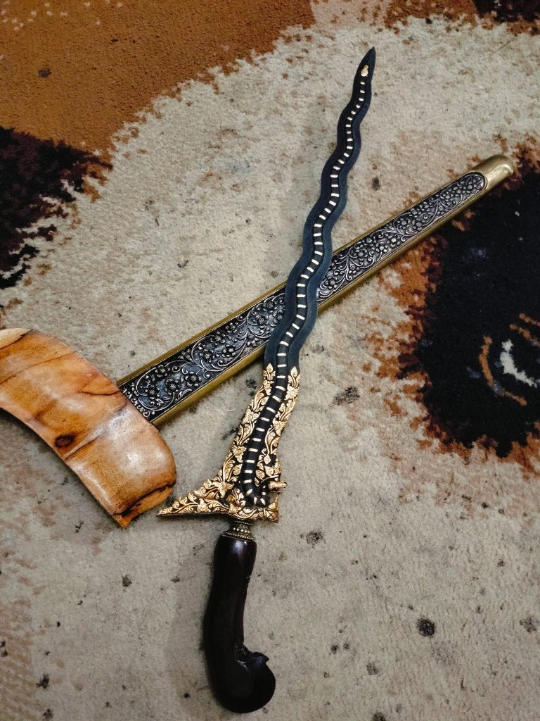 Antieke Keris Naga Raja 13 Luk Keleng Kinatah Goud SUV79, Wapen, Verzenden, Overige materialen, Indonesië