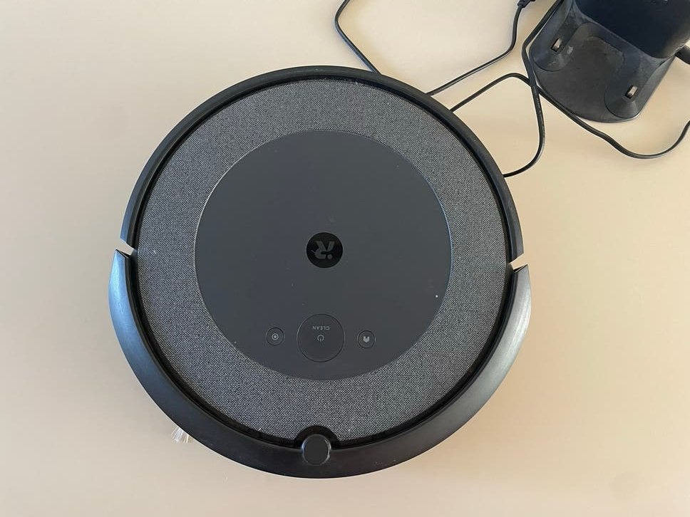 iRobot Roomba i3 Robotstofzuiger met laadstation, Witgoed en Apparatuur, Stofzuigers, Gebruikt, Robotstofzuiger, iRobot, Bedienbaar via app