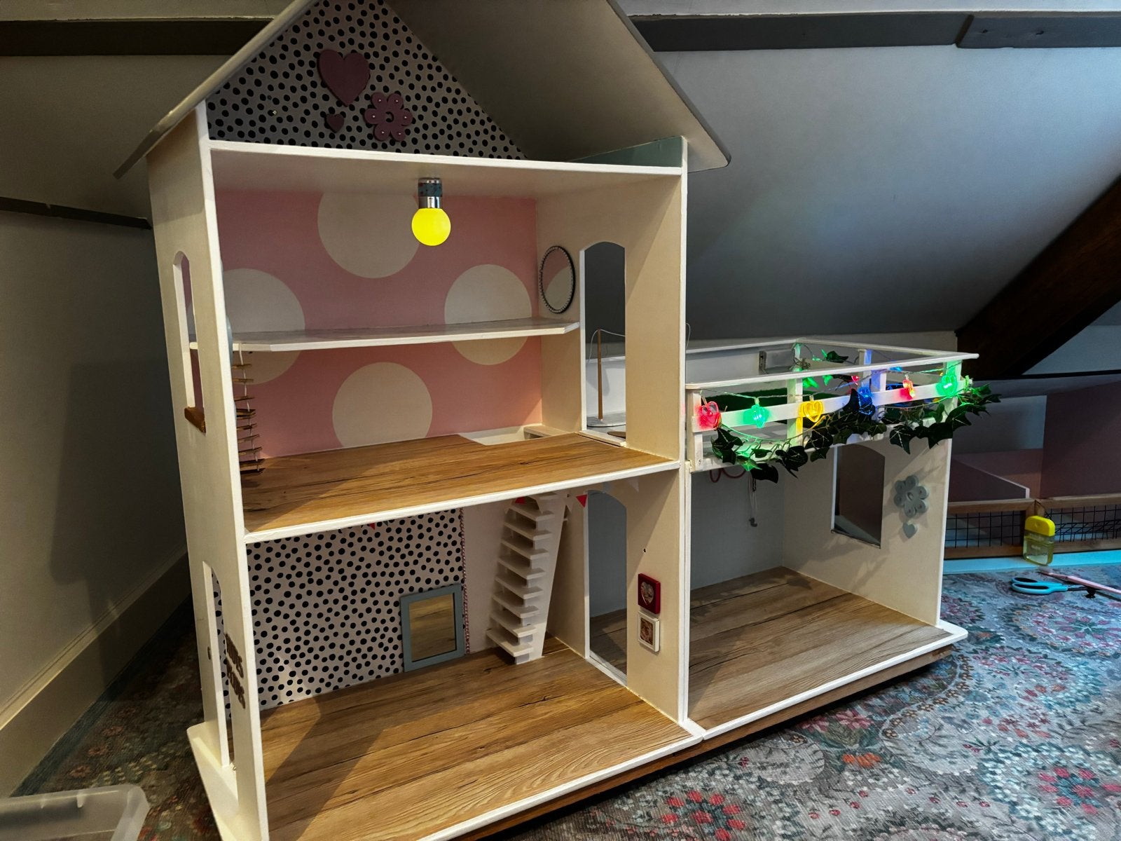 Uniek handgeschilderd poppenhuis voor Sylvanian Families, Ophalen, Gebruikt, Poppenhuis