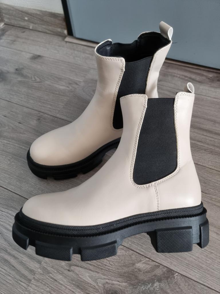 Creme dames laarzen Oxmox, maat 37, Nieuw (UB2), Kleding | Dames, Schoenen, Ophalen of Verzenden, Nieuw, Beige, Hoge laarzen