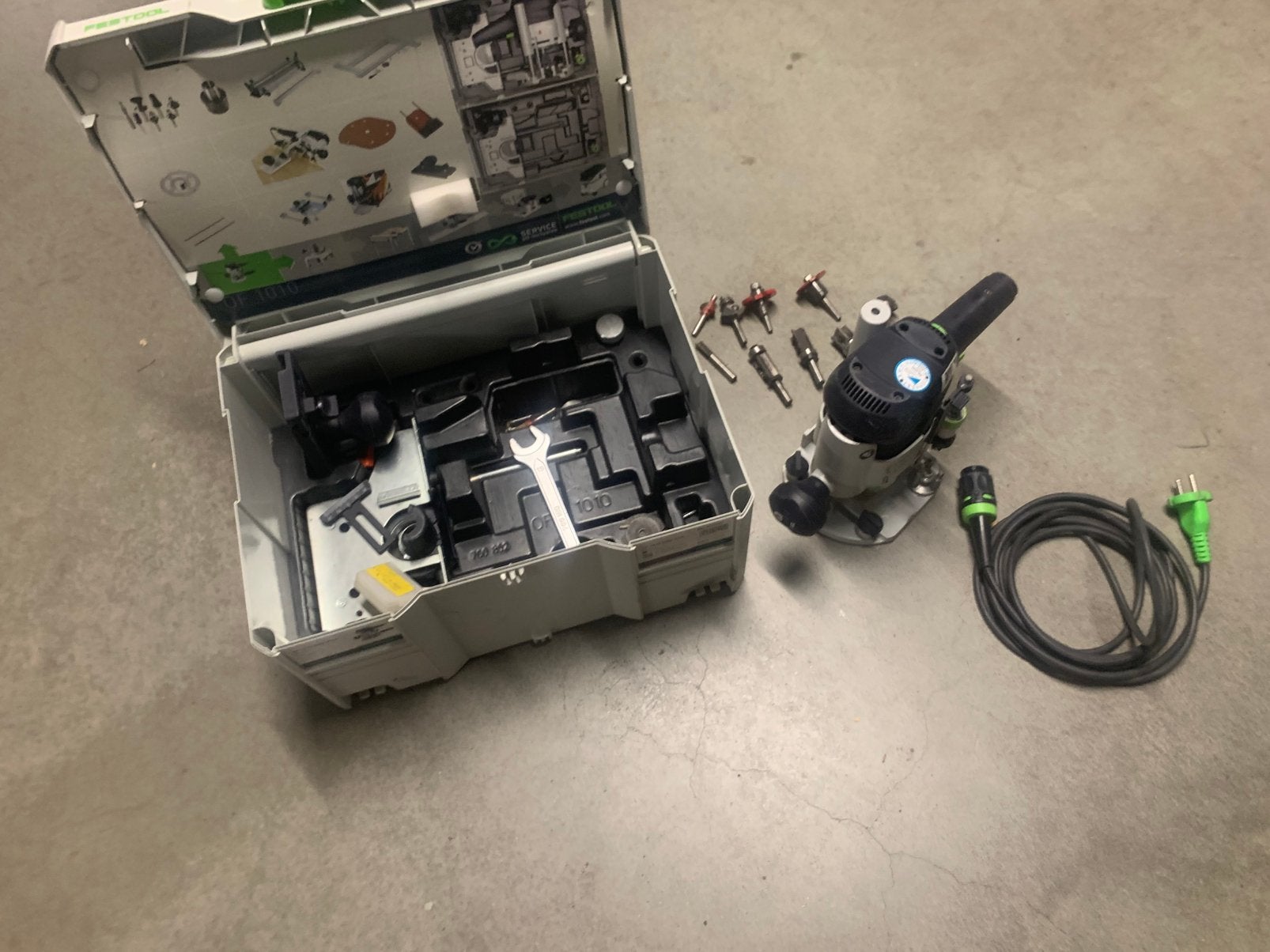 Festool Bovenfrees OF 1010 EBQ met accessoires, Ophalen, Gebruikt, Elektrisch, Bovenfrees