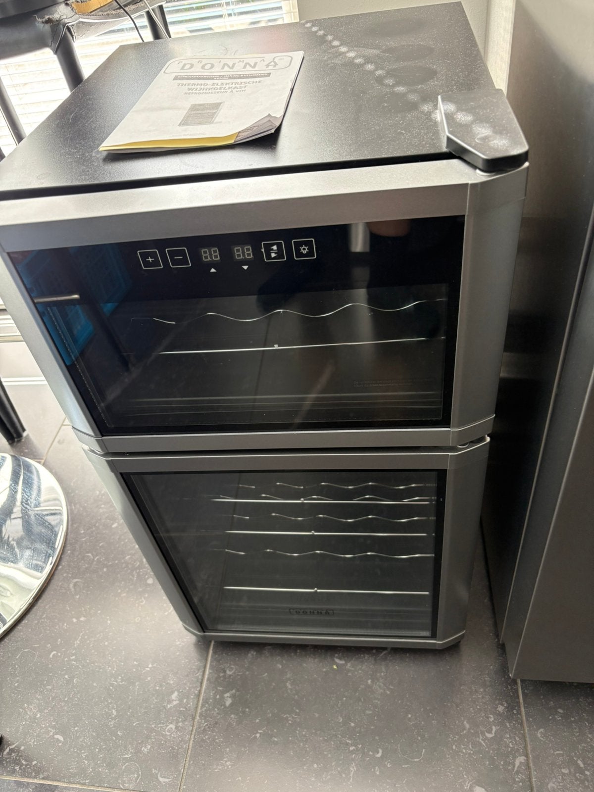 Prima Donna Thermo-elektrische Wijnkoelkast, 75 tot 100 liter, 45 tot 60 cm, Ophalen, 85 tot 120 cm