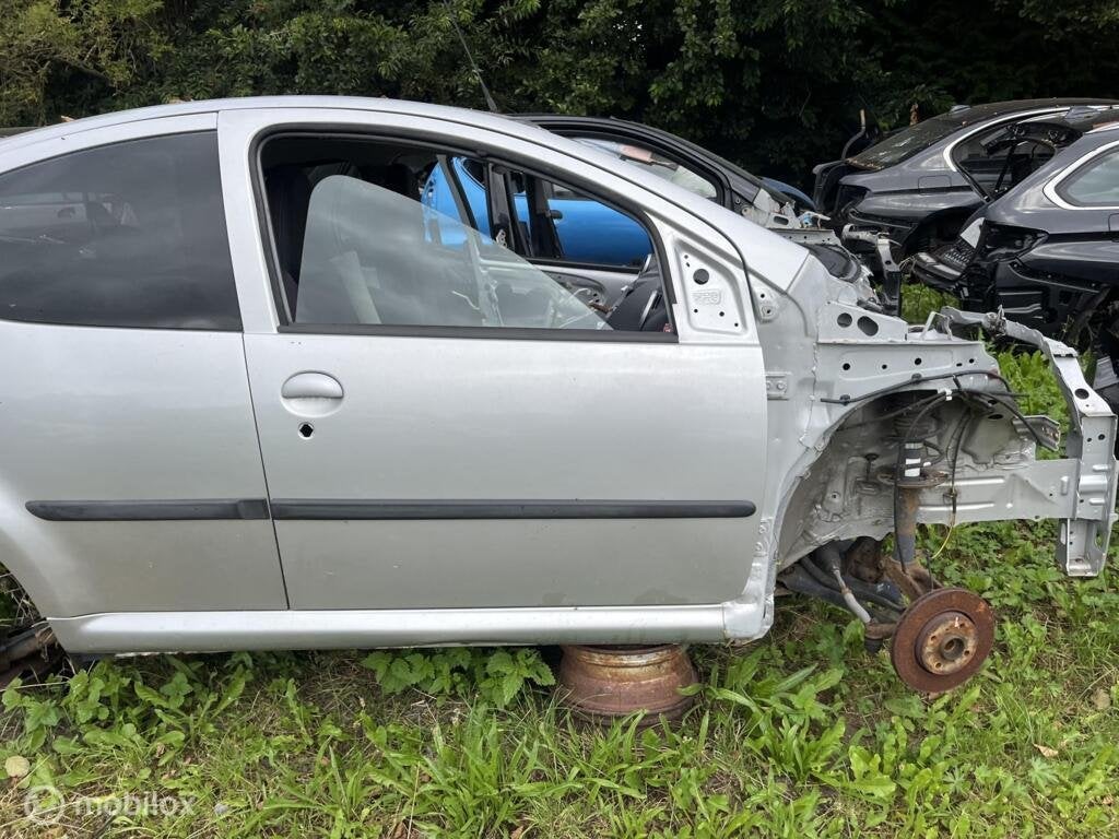 voor deur rechts peugeot 107 kleurcode ktb 9004 W9, Auto-onderdelen, Gebruikt, Deur, Ophalen of Verzenden, Peugeot