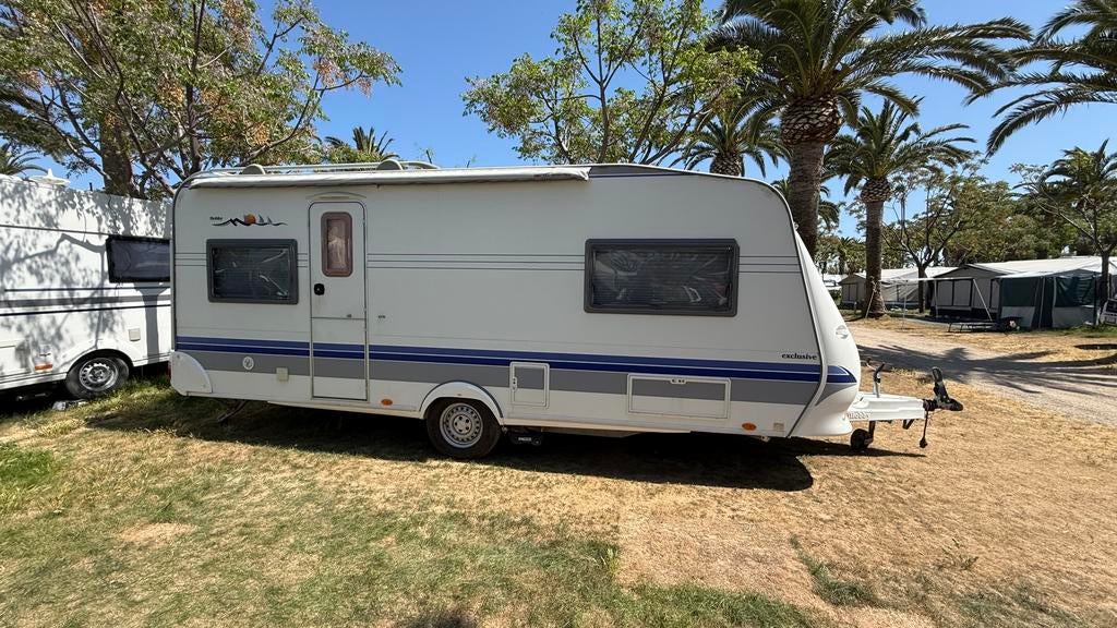 Hobby 540 UL caravan (2005) goede staat, gestald in Spanje, Caravans en Kamperen, Hobby, Particulier, 6 tot 7 meter, 1250 - 1500 kg
