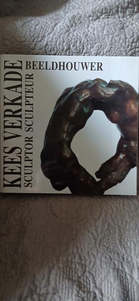 Boek: Kees Verkade beeldhouwer, gesigneerd, nr. 600 van 1000, Boeken, Diverse, Beeldhouwkunst, Ophalen of Verzenden, Zo goed als nieuw