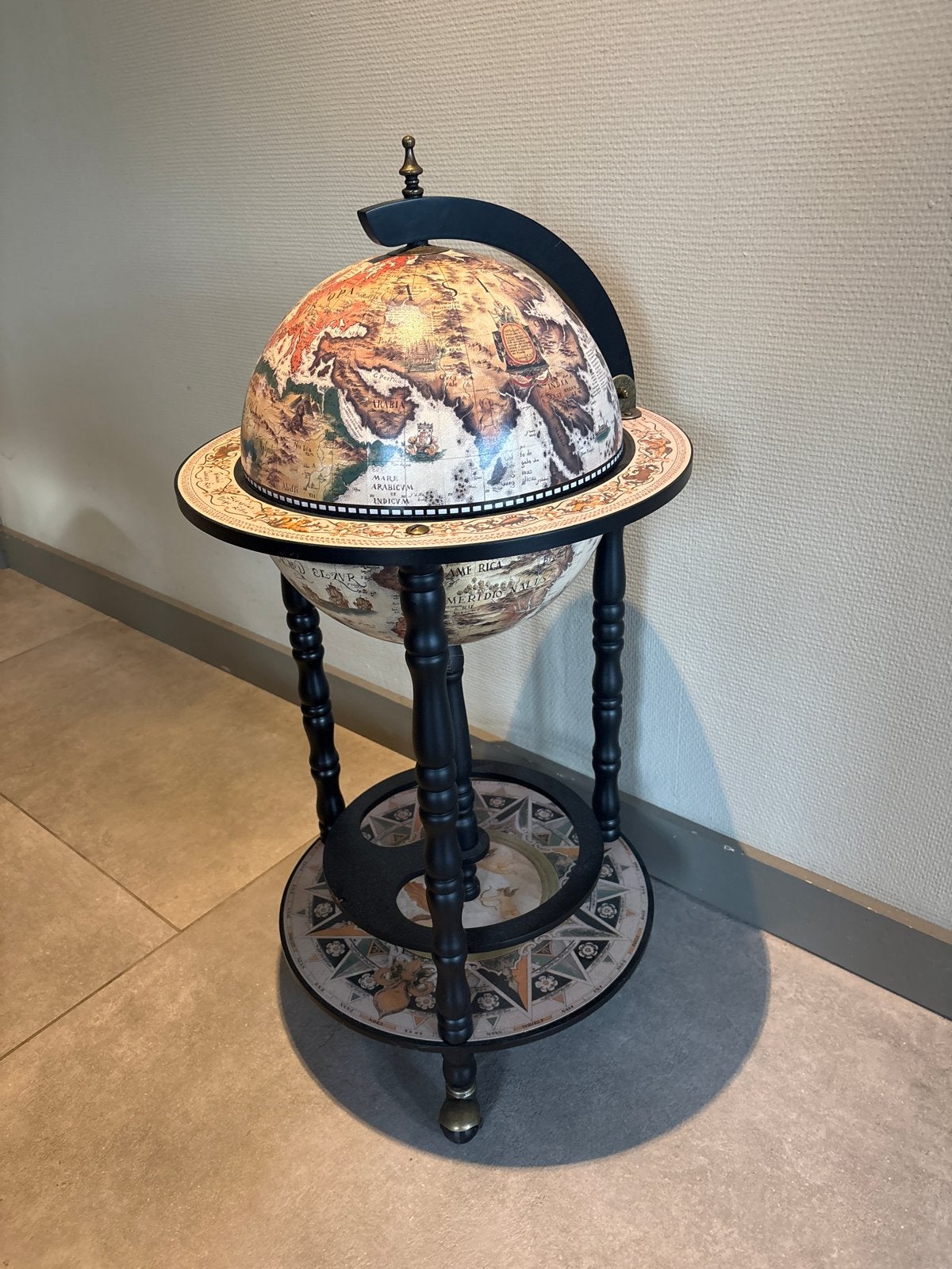 Antieke Globe Bar - Wereldbol met Opbergruimte, Ophalen, Hout, Gebruikt, Klassiek