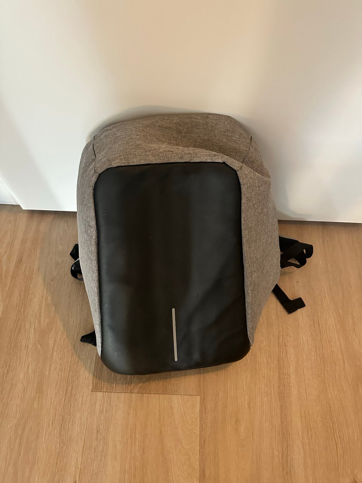 XD Design Bobby Anti-Diefstal Rugzak - Grijs, 25 tot 40 cm, Zo goed als nieuw, Waterdicht, Ophalen