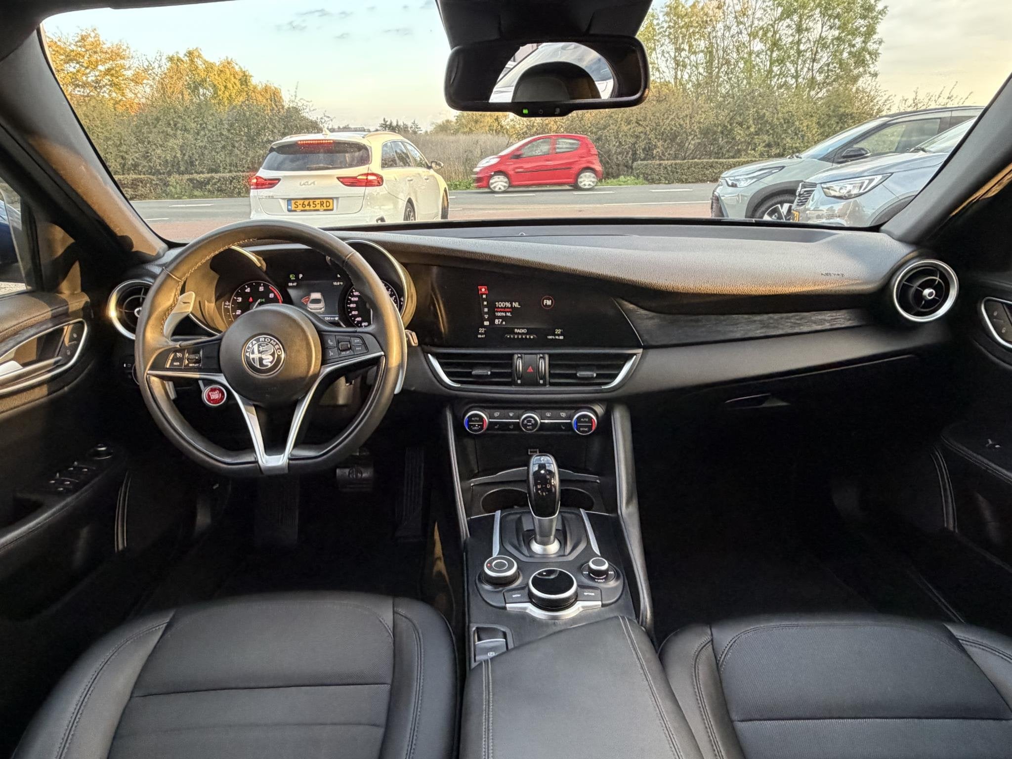 Alfa Romeo Giulia 2.0T B-Tech NAVI | KLIMA | CAMERA | BOVAG, Auto's, Automaat, Euro 6, 4 cilinders, Blauw