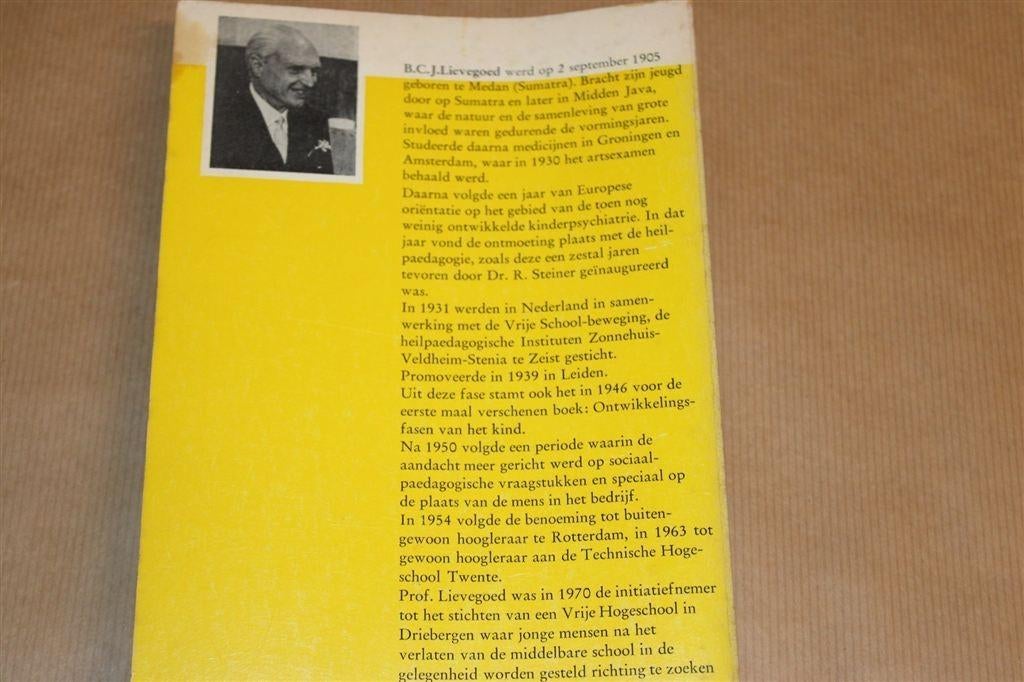 Ontwikkelingsfasen Kind — Hét Antroposofisch Standaardwerk, Ophalen of Verzenden, Gelezen, Overige onderwerpen, Achtergrond en Informatie
