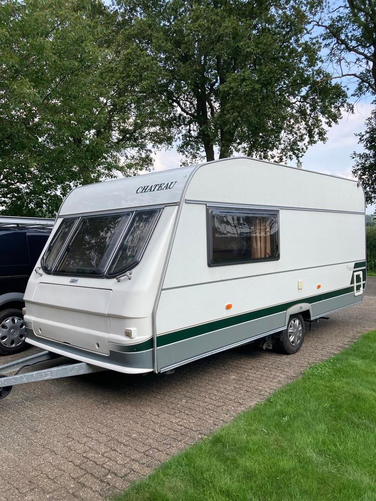 Caravan Chateau Cruise 450, Caravans en Kamperen, Chateau, Kachel, Frans bed, Treinzit