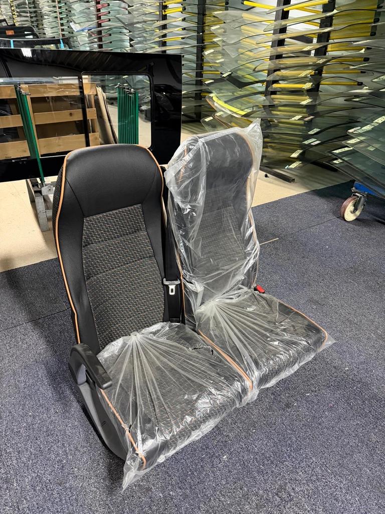 Kwaliteitsstoelen met gordel voor bus of camper, Ophalen, Gebruikt, Universele onderdelen