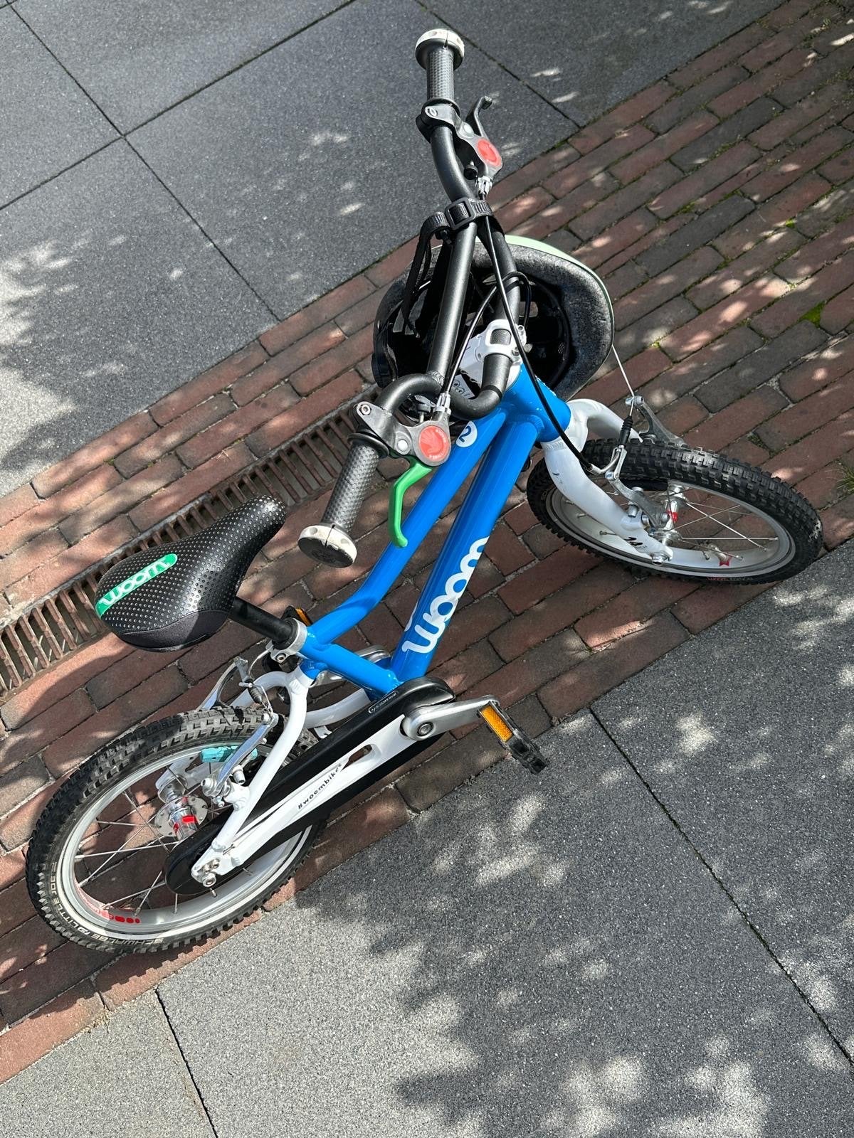 Woom 2 kinderfiets (spatborden, standaard en helm)!, Ophalen, Gebruikt, Velgrem, 16 tot 20 inch