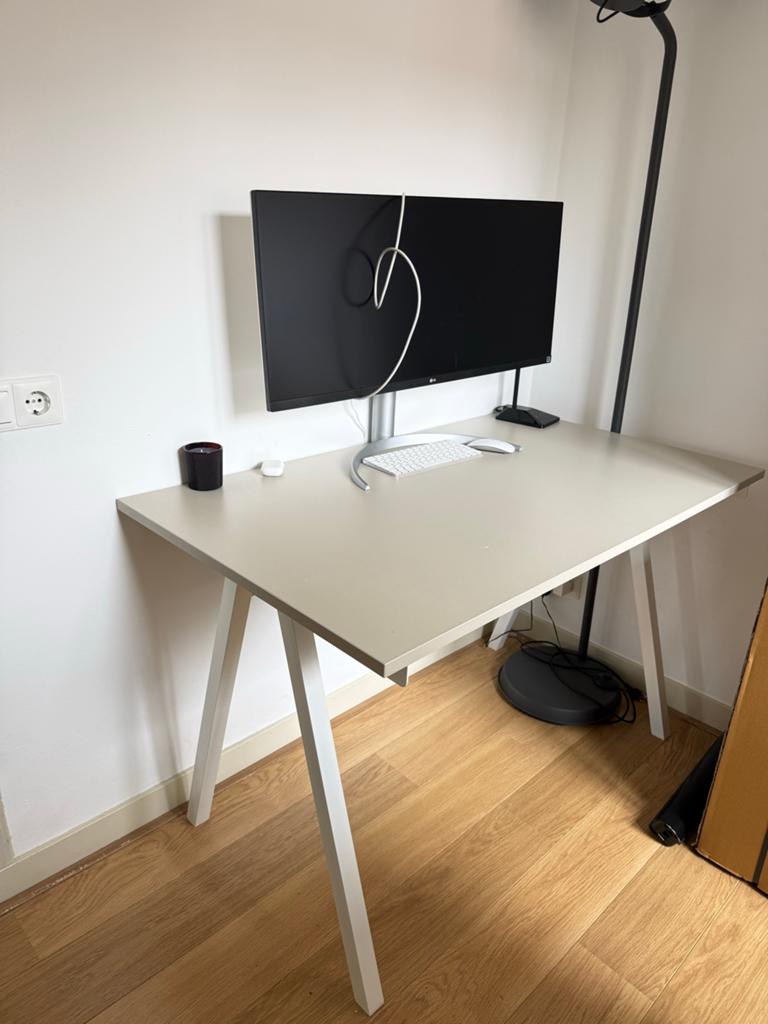 Trotten bureau 120x70 (amper gebruikt), Ophalen, Zo goed als nieuw