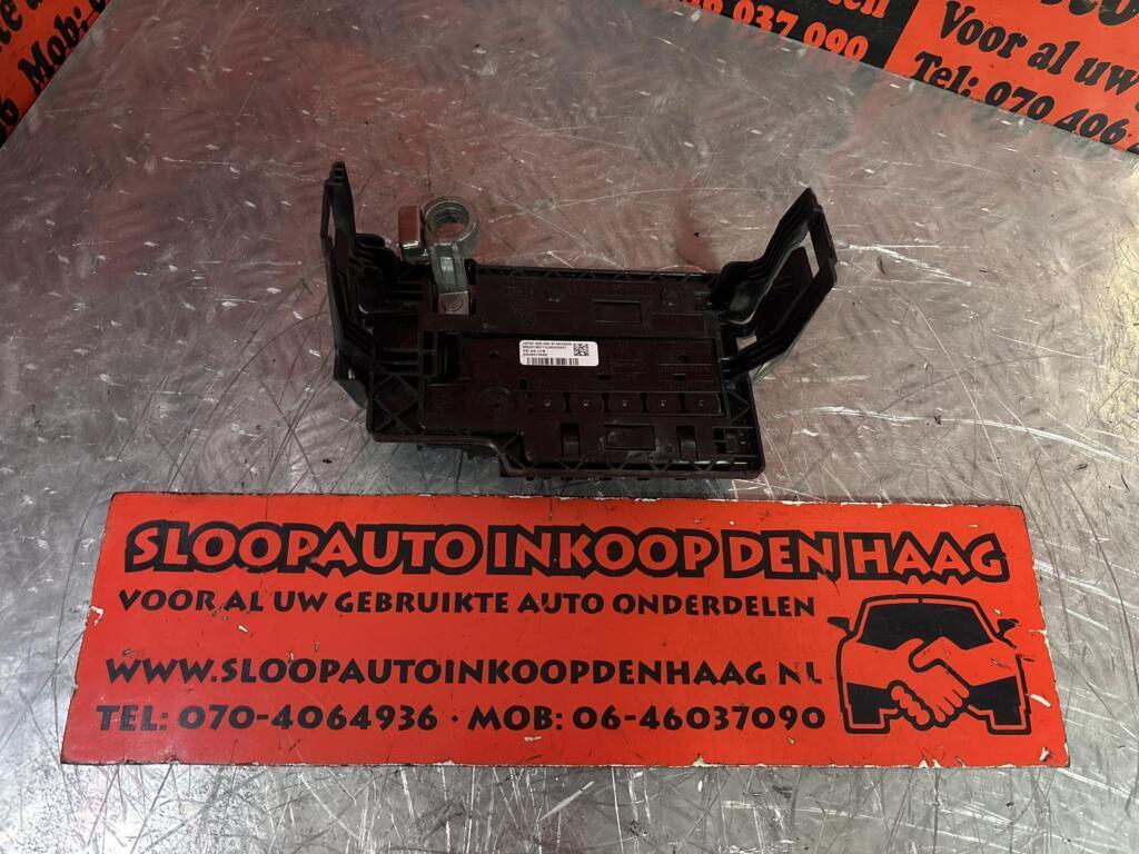Volkswagen Polo AW1 ('17-'21) Zekeringkast + Accu Pool, Gebruikt, Volkswagen, Ophalen of Verzenden, Volkswagen