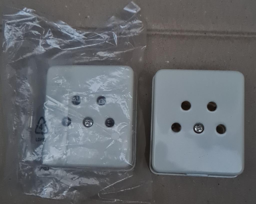 2x Telefoon Stopcontact Opbouw - Nieuw in, Doe-het-zelf en Verbouw, Elektra en Kabels, Ophalen of Verzenden, Nieuw, Stopcontact