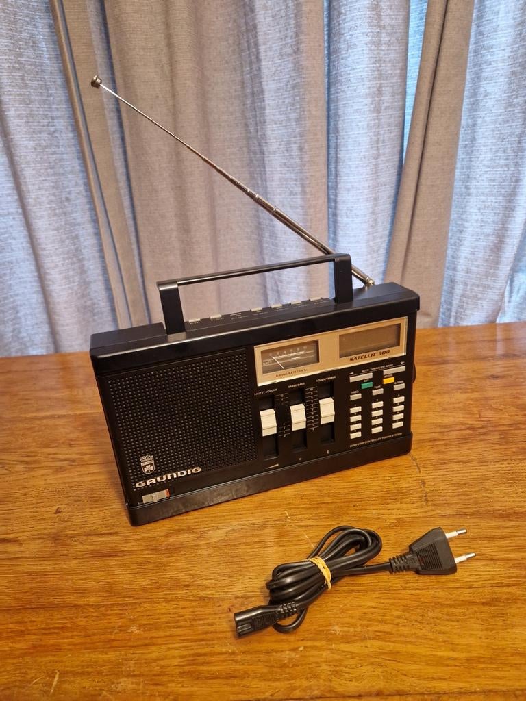 Grundig Satellit 300 radio, Audio, Tv en Foto, Gebruikt, Grundig, Grundig, Ophalen of Verzenden