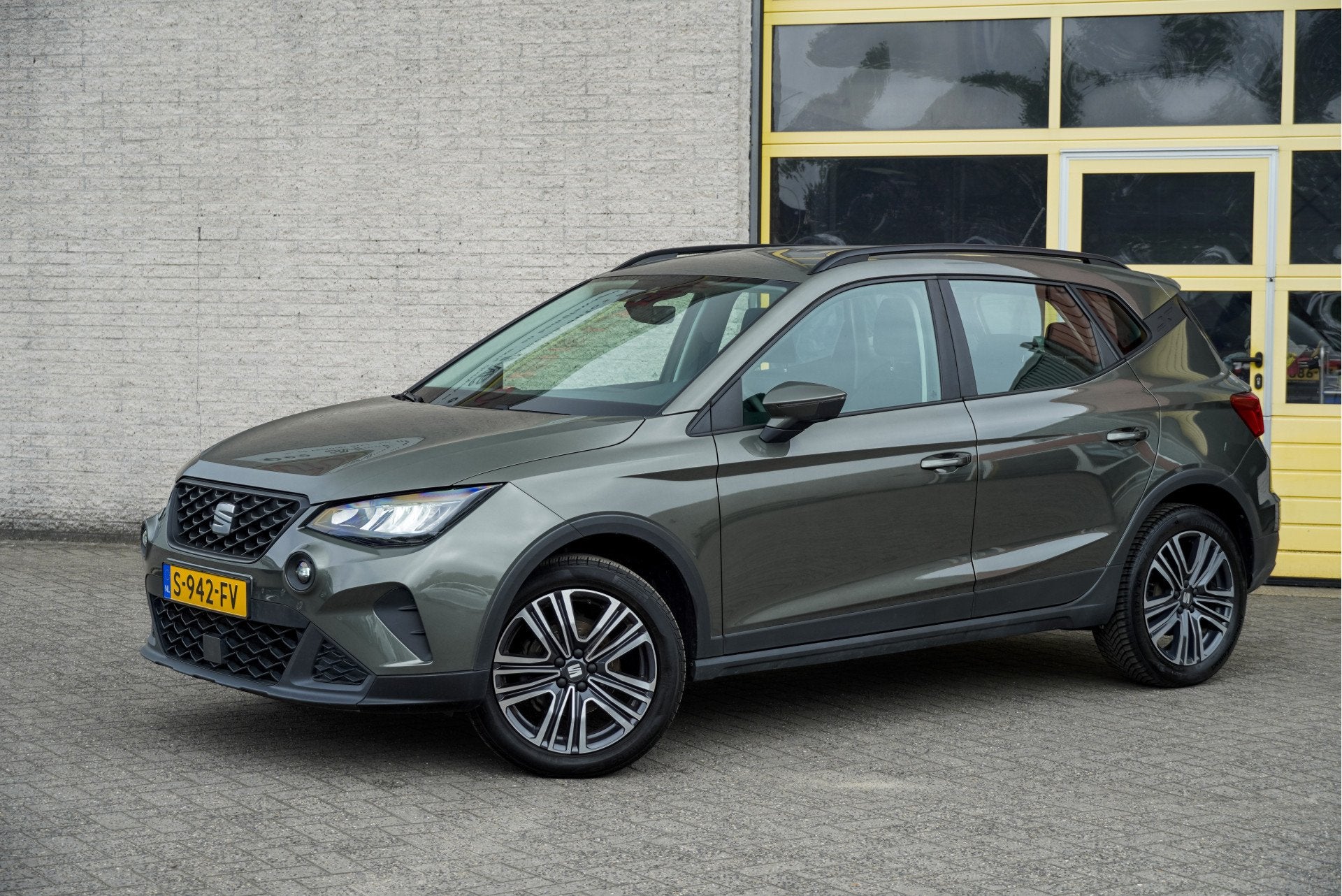 SEAT Arona 1.0 TSI Style BJ2023 Lmv 17" | Led | Pdc | App-Co, Voorwielaandrijving, Stof, Gebruikt, 49 €/maand