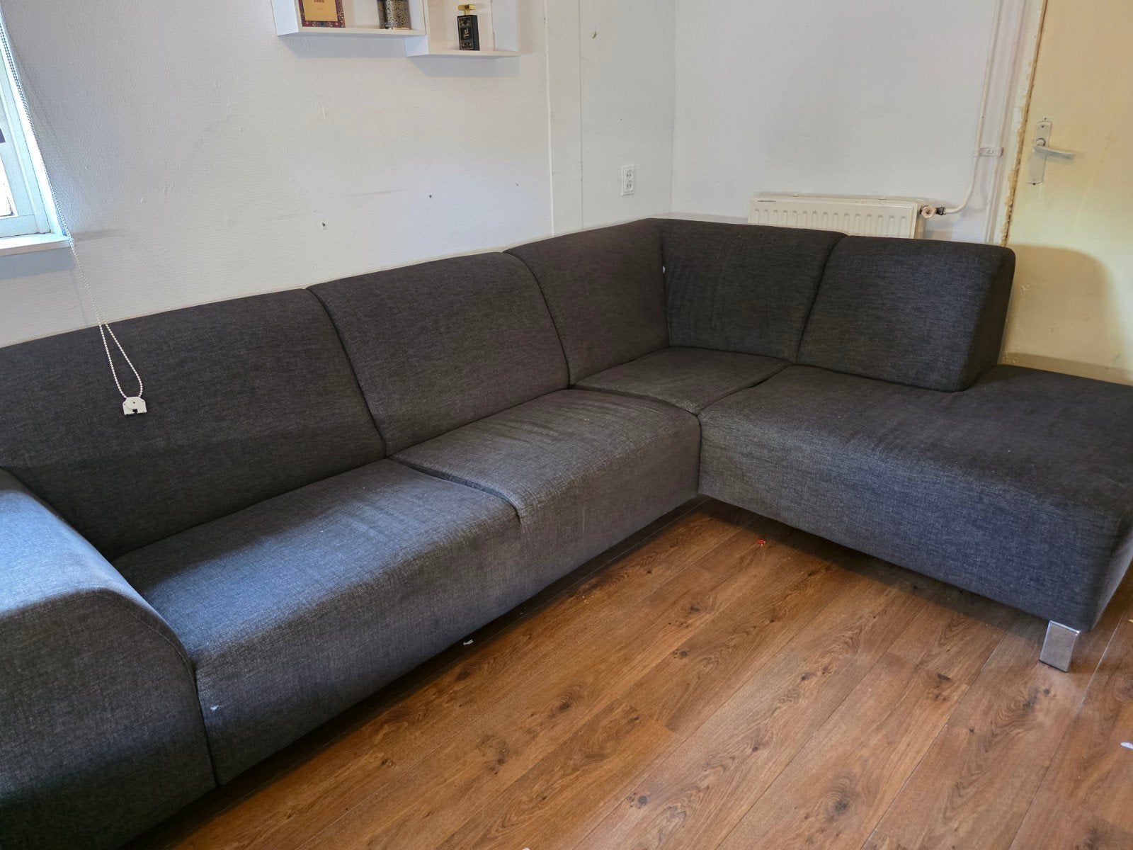 Donkergrijze hoekbank in goede staat, Huis en Inrichting, Ophalen of Verzenden