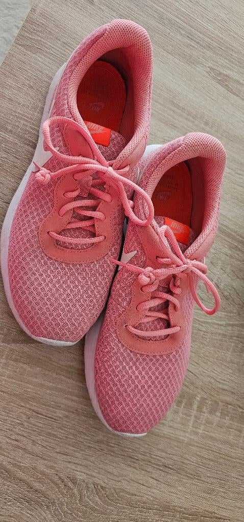 Nike Tanjun sneakers, kleur: roze/koraal, maat 43., Nike, Ophalen of Verzenden, Sneakers of Gympen, Roze