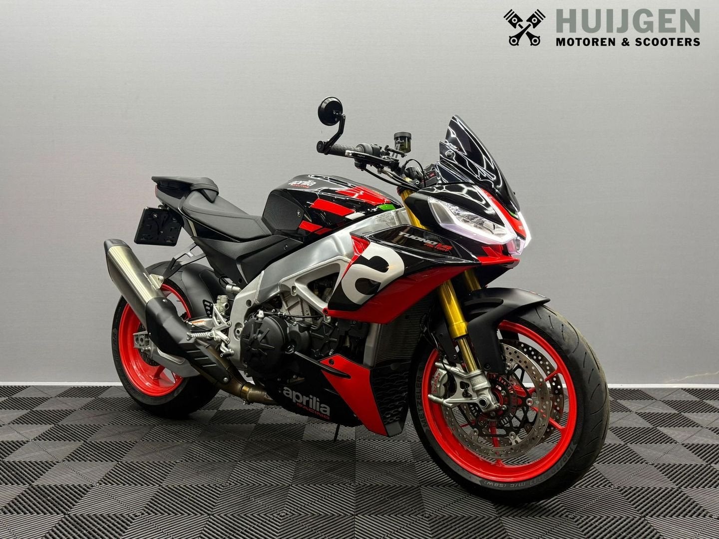 APRILIA TUONO V4 1100 FACTORY (bj 2022), 1077 cc, 4 cilinders, Motorrijbewijs A, Bedrijf