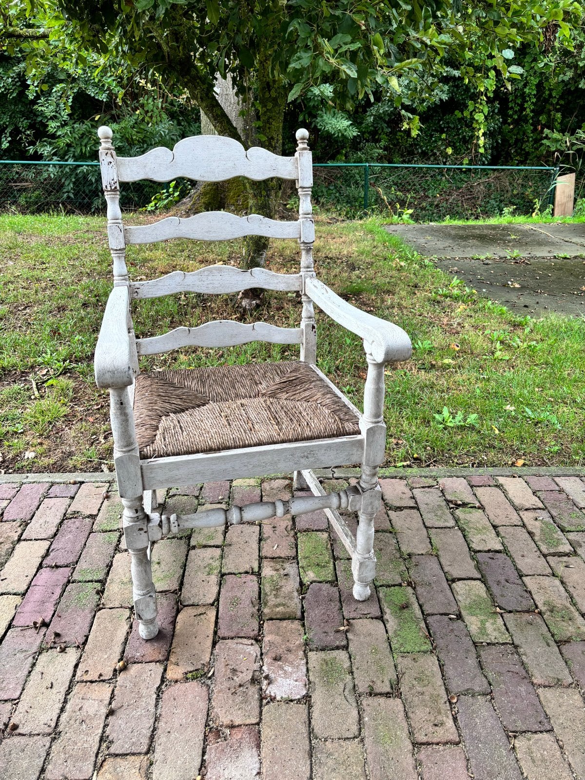 Antieke houten stoel met biezen zitting, Ophalen